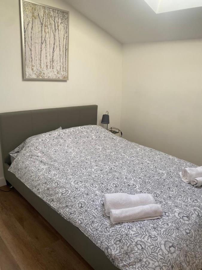 2 Bedroom Central Apartment Лийк Екстериор снимка