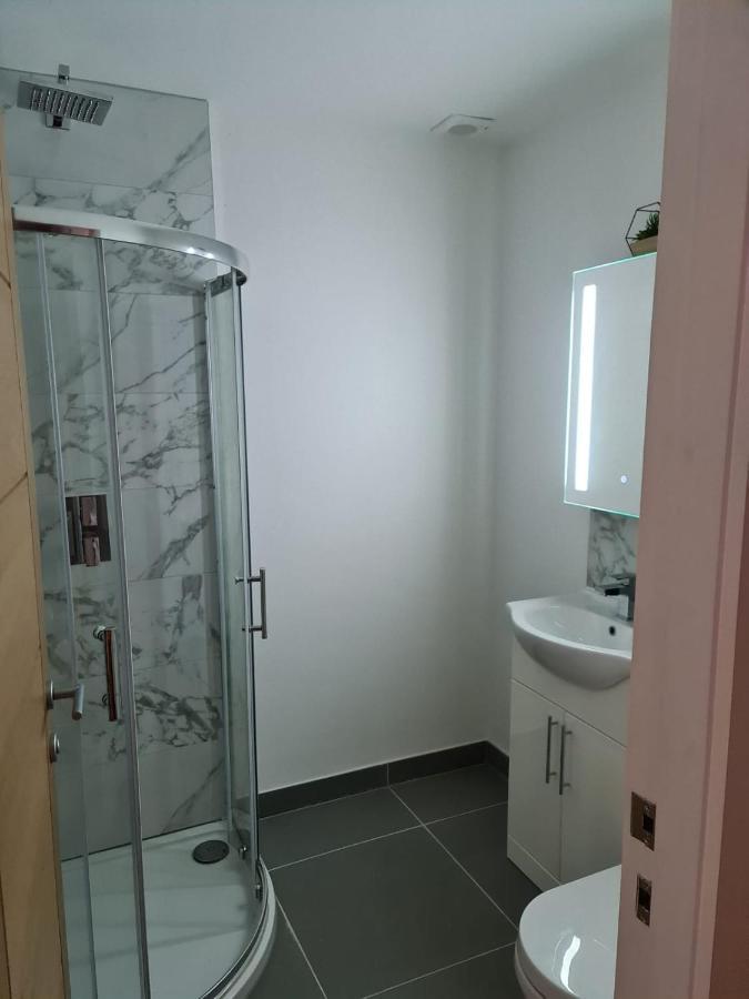 2 Bedroom Central Apartment Лийк Екстериор снимка