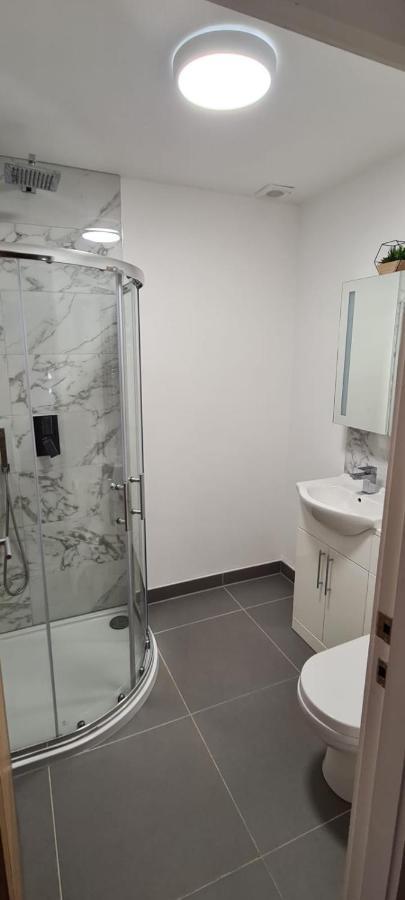 2 Bedroom Central Apartment Лийк Екстериор снимка