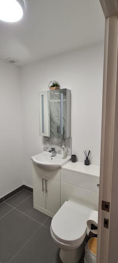 2 Bedroom Central Apartment Лийк Екстериор снимка